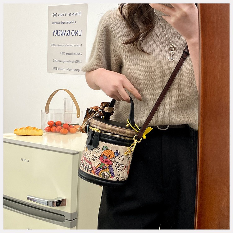 Nuova borsa per la moda femminile borsa a tracolla diagonale, borsa a secchiello graffiti orsetto, borsa alla moda femminile, texture di nicchia_voghion.com