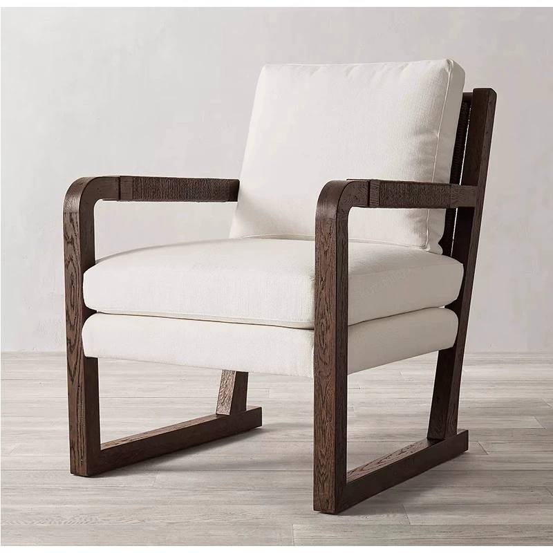 Деревянное кресло в стиле ваби-саби состаренное