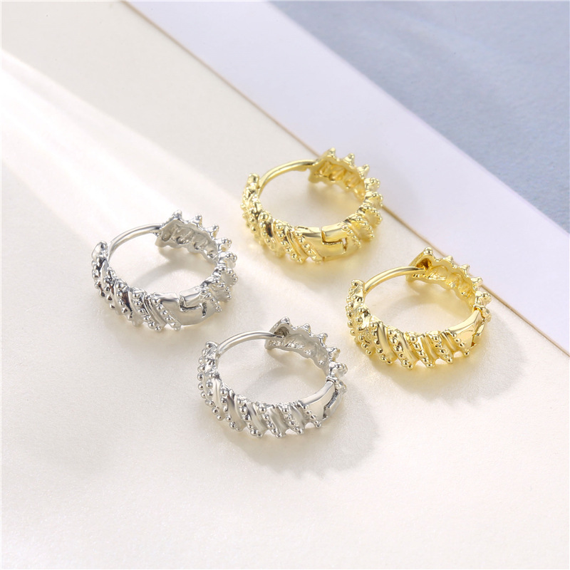 Wholesale Jewelry Twist Pattern C-shaped Earrings Nihaojewelry display picture 1