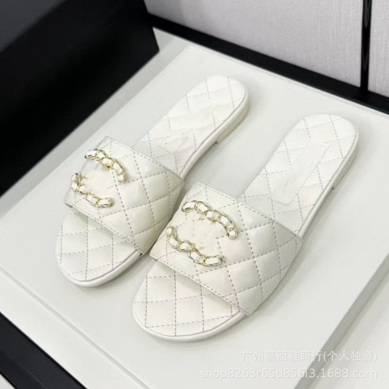 Zapatillas de viento de fragancia pequeña para mujer, primavera y verano 2025 nuevo estilo de cadena negra moda rombo fondo suave zapatillas planas de una palabra