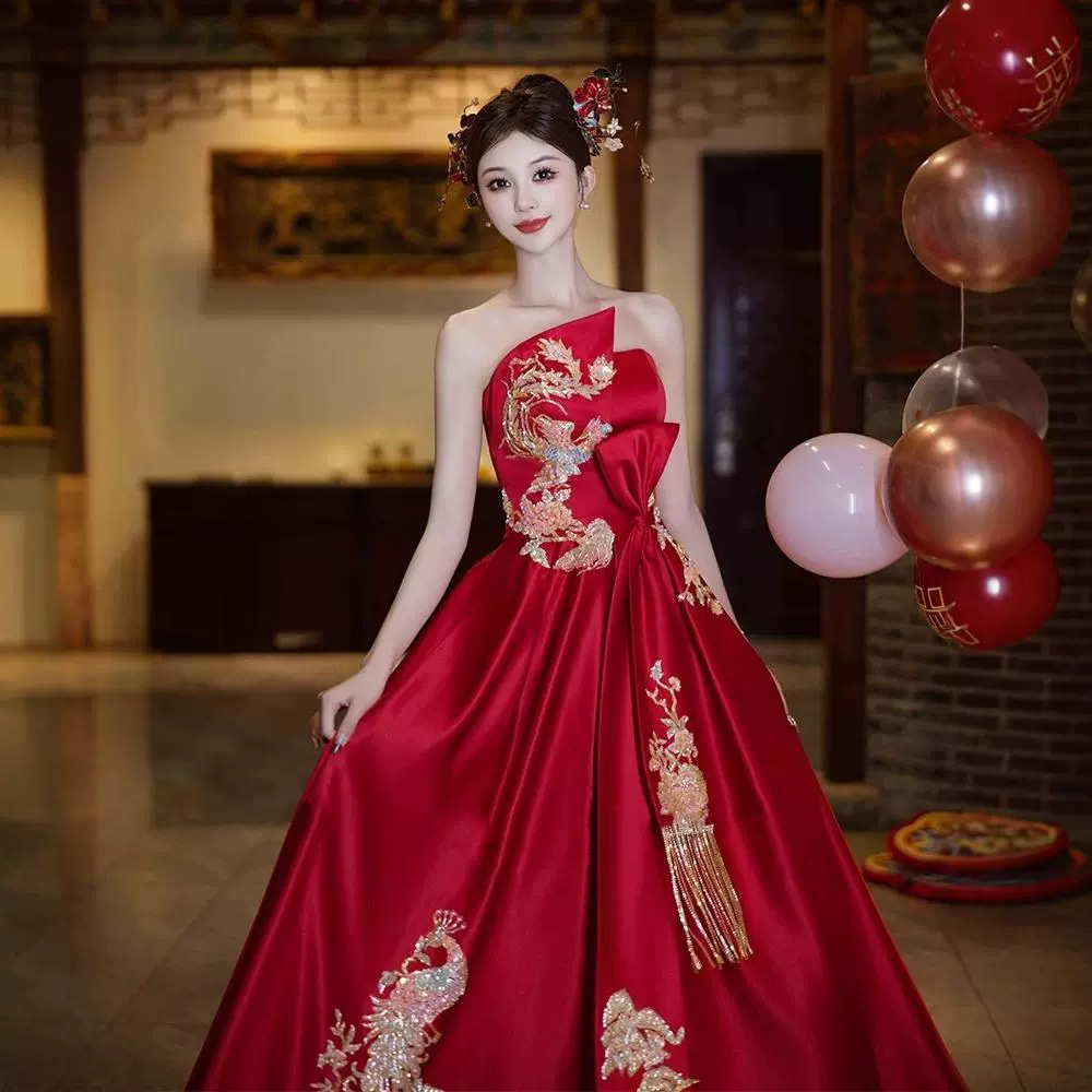 New Chinese-Style Toast Dress 2026 New Satin Strapless Robe for Female Brides Engagement Dress for Wedding Banquet, Light Luxury and Niche Design