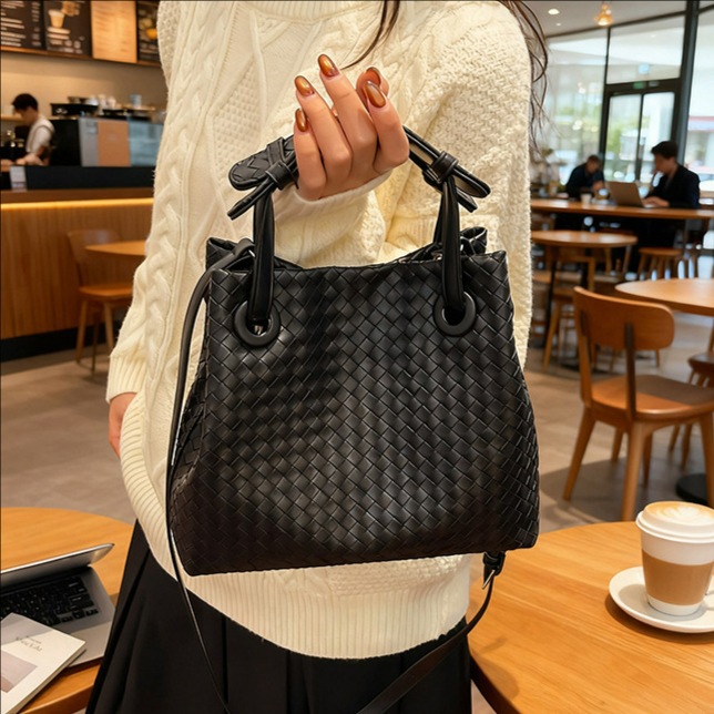 Bolso retro europeo y americano de nicho transfronterizo de mujer bolso de mano de tejido de alto nivel bolso de cubo de hombro de gran capacidad mochila