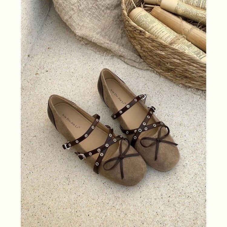 French-style suede retro Mary Jane women's shoes with rivets and cross straps, flat-soled, with internal height increase and single buckle design French-style suede retro Mary Jane women's shoes with rivets and cross straps, flat-soled, with internal height increase and single buckle design
