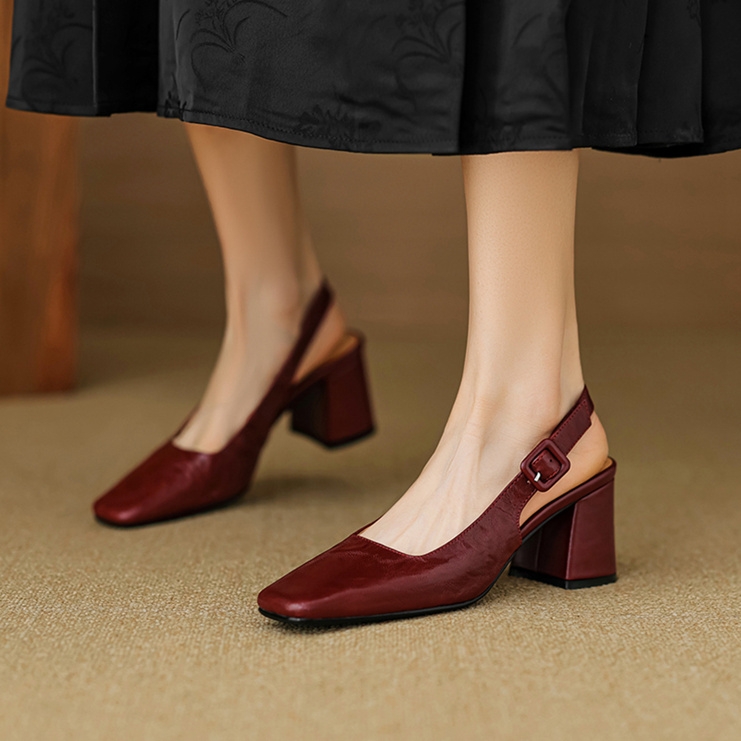 Sandal cao gót nữ mũi nhọn quai khóa, gót thô 9 cm phong cách Hàn Quốc — màu nâu