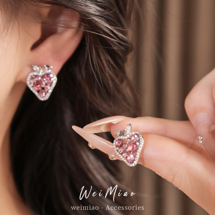 Aguja de plata rosa con diamantes pernos de fresa temperamento delicado dulce pendientes frescos ligeros de lujo alta sensación de auriculares al por mayor image 3