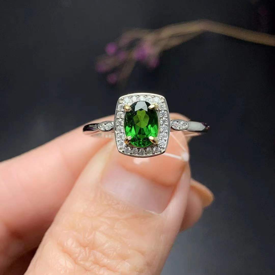 Organic ring with stone
