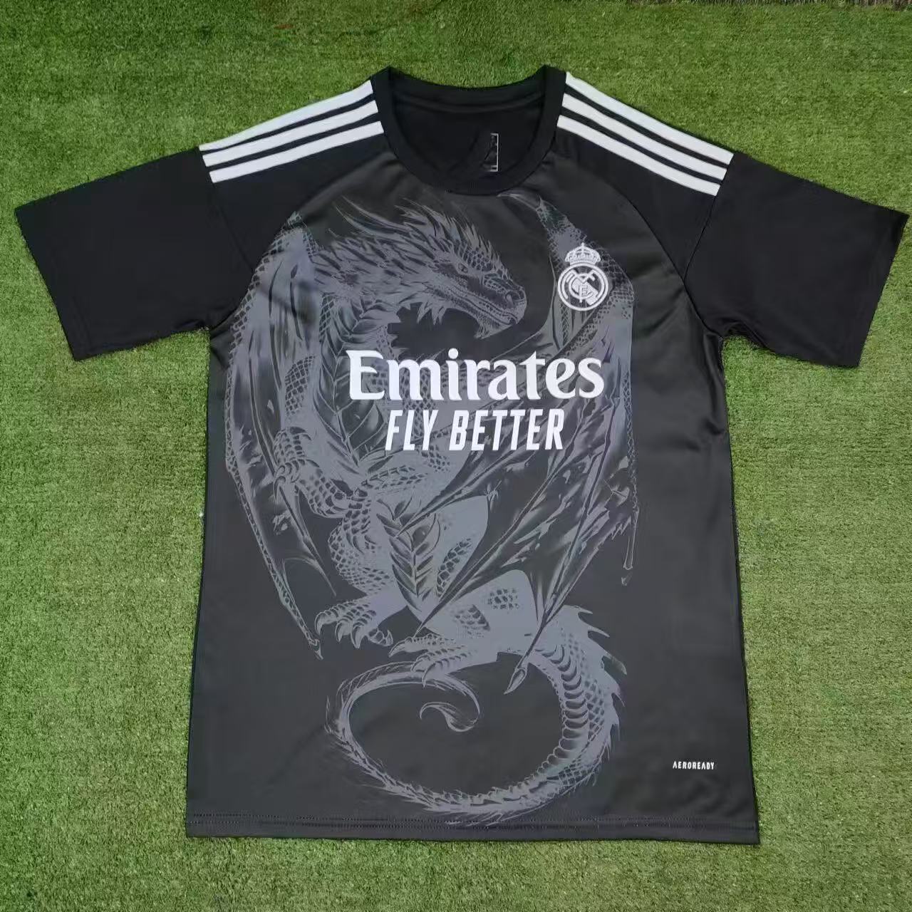 Una generación de uniformes de fútbol, nuevos uniformes de entrenamiento, camisetas, Italia AC, Barcelona, Real Madrid, Brasil, Japón, Ajax