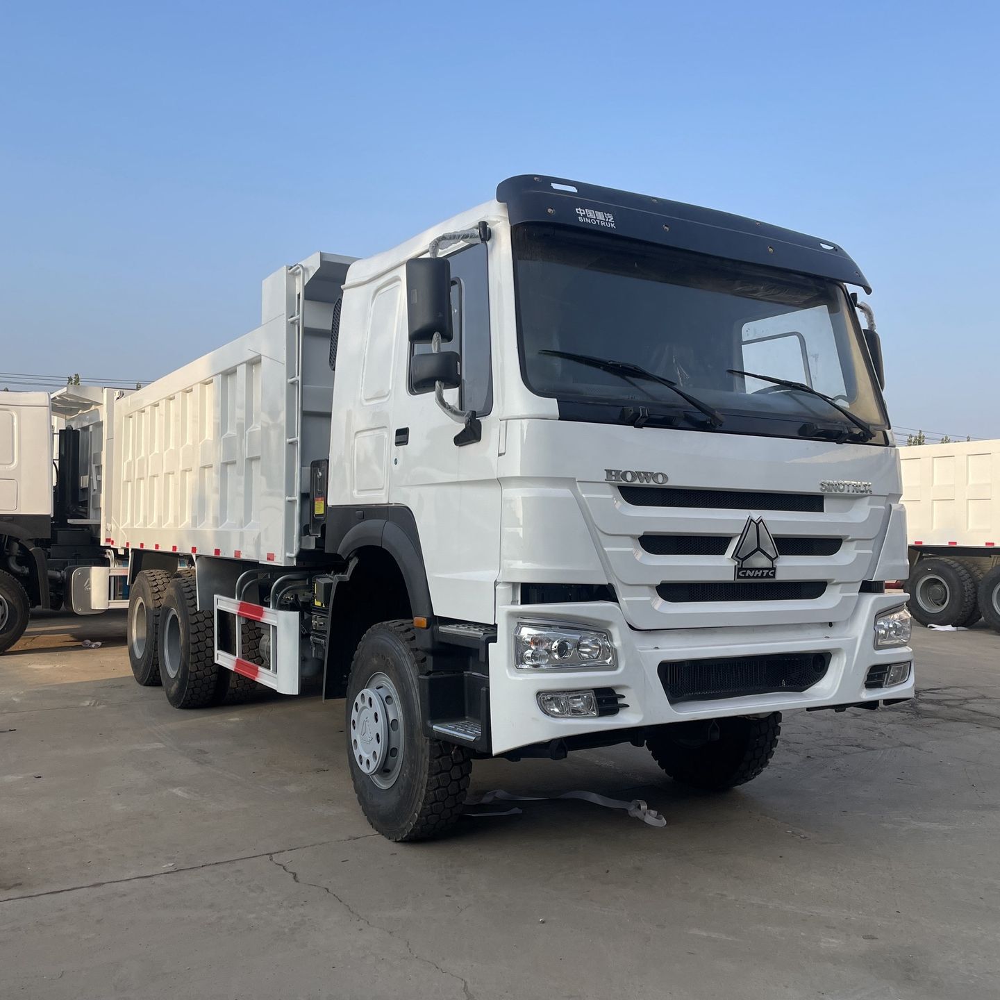 Cross-Border African Howo 8-Wheel 371-Horsepower Heavy-Duty National Standard 2 Dump Truck for Transporting Soil and Gravel
