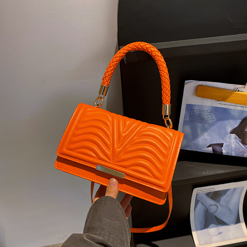 Personalized trendy textured handbag for women  new fashion simple crimped rhombus pattern single shoulder crossbody small square bag