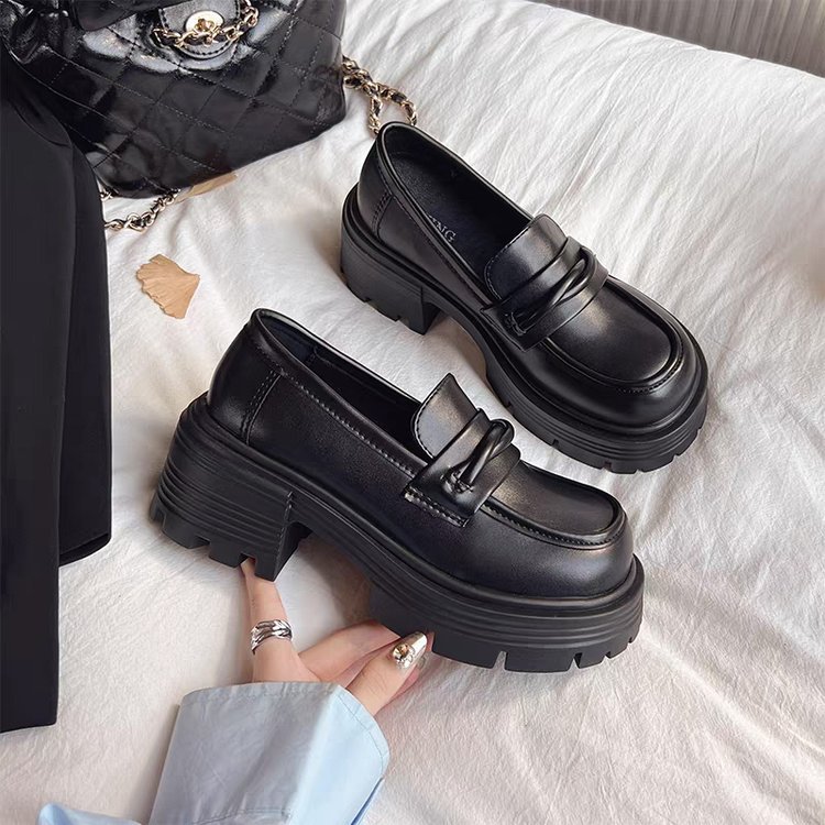 Zapatos de viaje Lefour mujeres 2026 nueva primavera y verano versátil suela gruesa un pedazo negro tacones gruesos zapatos de cuero británicos pequeños