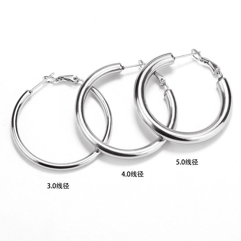 Venta caliente transfronteriza de acero de titanio personalidad simple alambre grueso diámetro titanio acero hueco pendientes exagerados grandes pendientes fábrica al por mayor