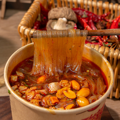 Hai Chijia Sour & Spicy Wide Rice Noodles – 6-Piece Full-Case Pack! Celebrity-Approved 8-Li Golden Sour & Spicy Noodles & Snail Noodles—Instant, Ready-to-Drink Convenience Delivered in One Batch