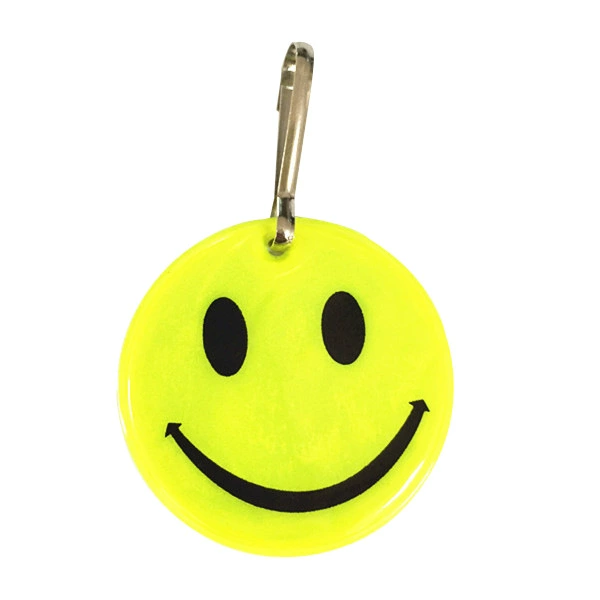 Прямые продажи с фабрики, светоотражающий кулон со смайликом из ПВХ, большое количество на складе, оптовая продажа, светоотражающий кулон из ПВХ, учебный тур