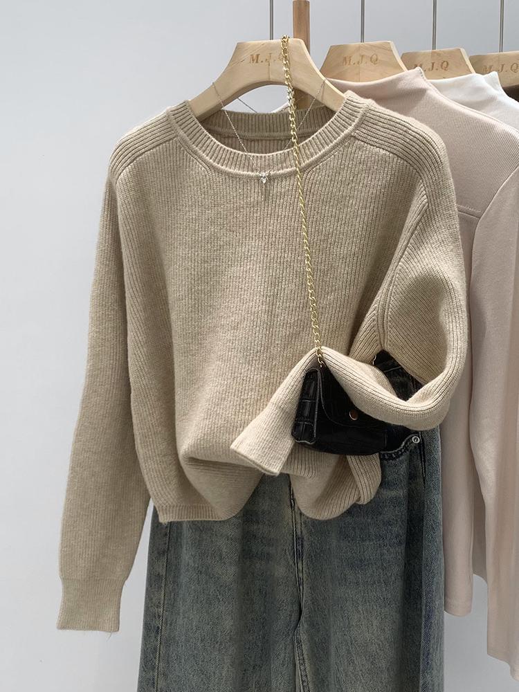 Loose, Lazy and Stylish Inner Wear for Women in Autumn and Winter, New Short Outer Sweater Design Niche Tops