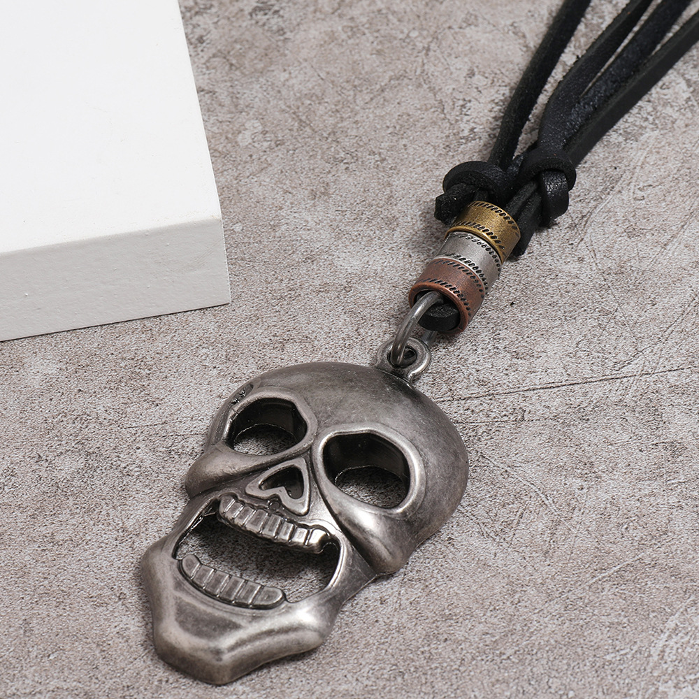 Simple Skull Head Pendant Necklace display picture 2