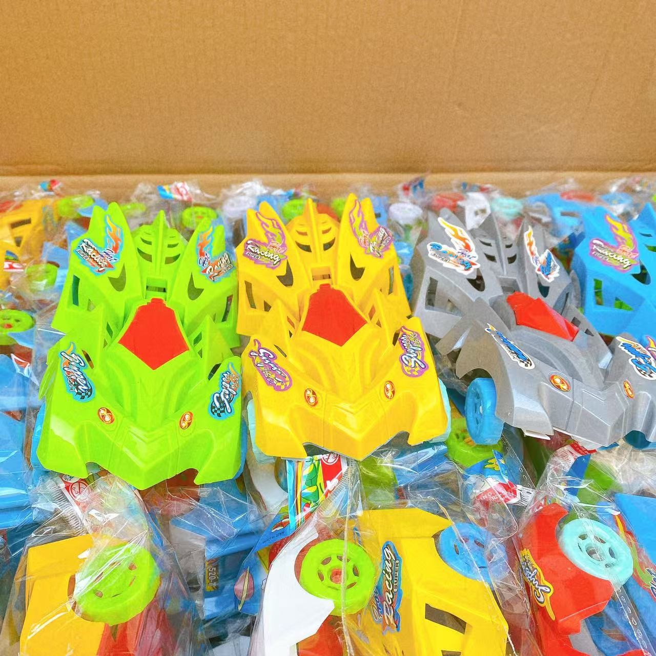 Juguetes para niños deformables modelo de coche de carreras de juguetes de coche de tierra ferrule mercado nocturno al por mayor 2 yuanes