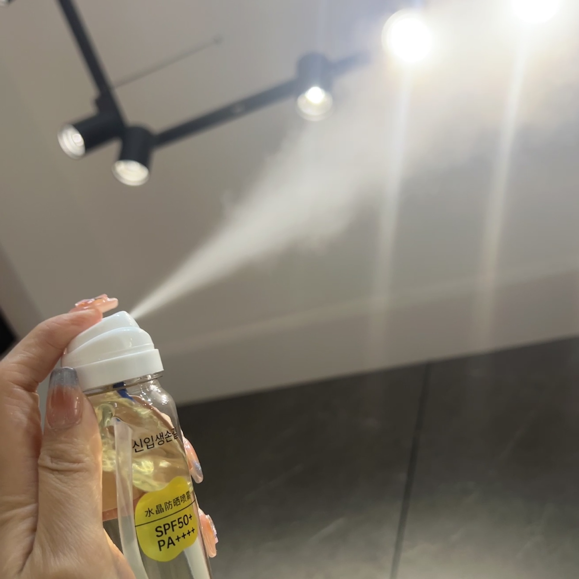 可上飛機高鐵地鐵小光圈水晶防曬噴霧50倍 透明無色不假白不油膩
