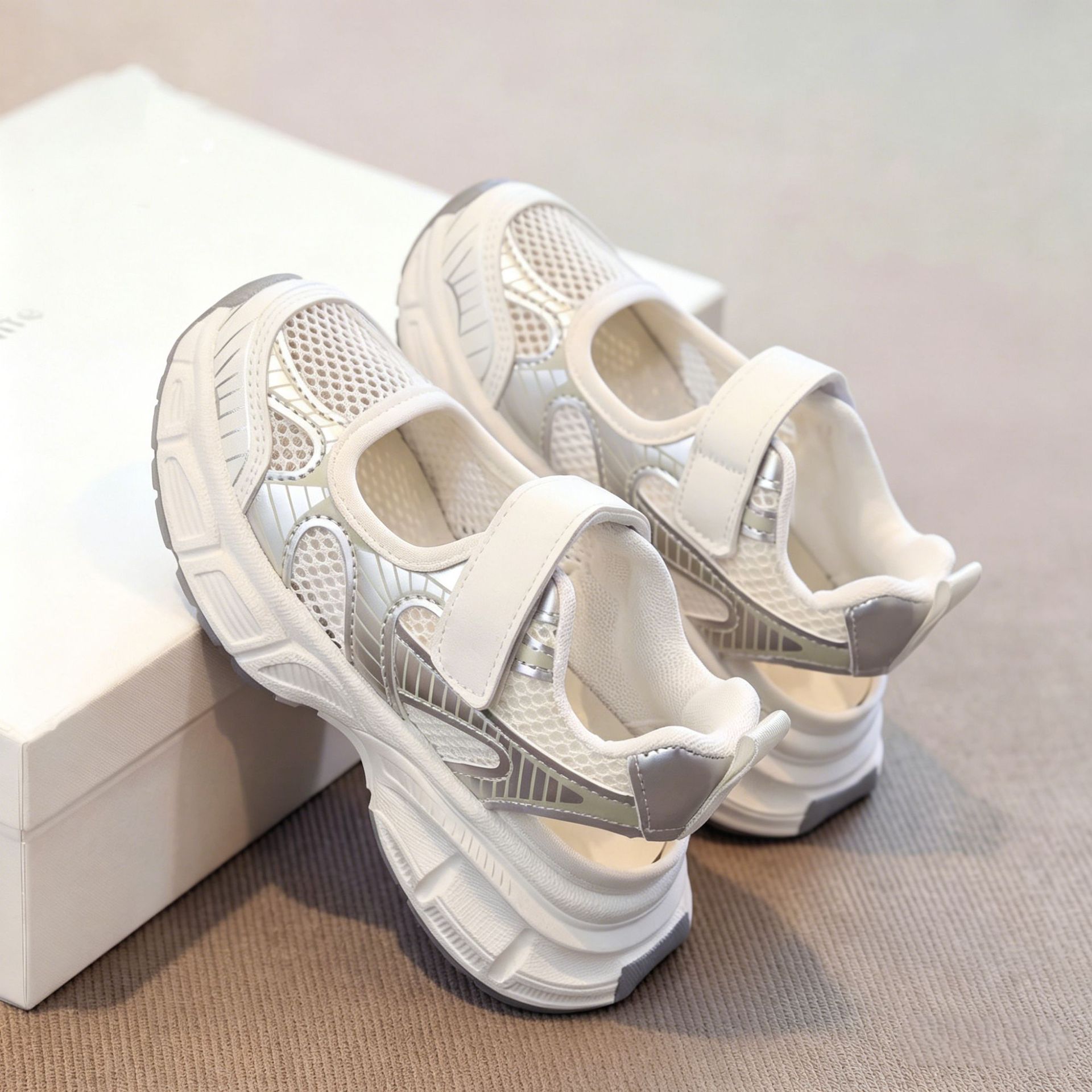 Sandalias deportivas para niñas 2026 verano nuevo estilo de moda infantil versátil zapatos de sola suave para niños zapatos de red casuales transpirables image 7