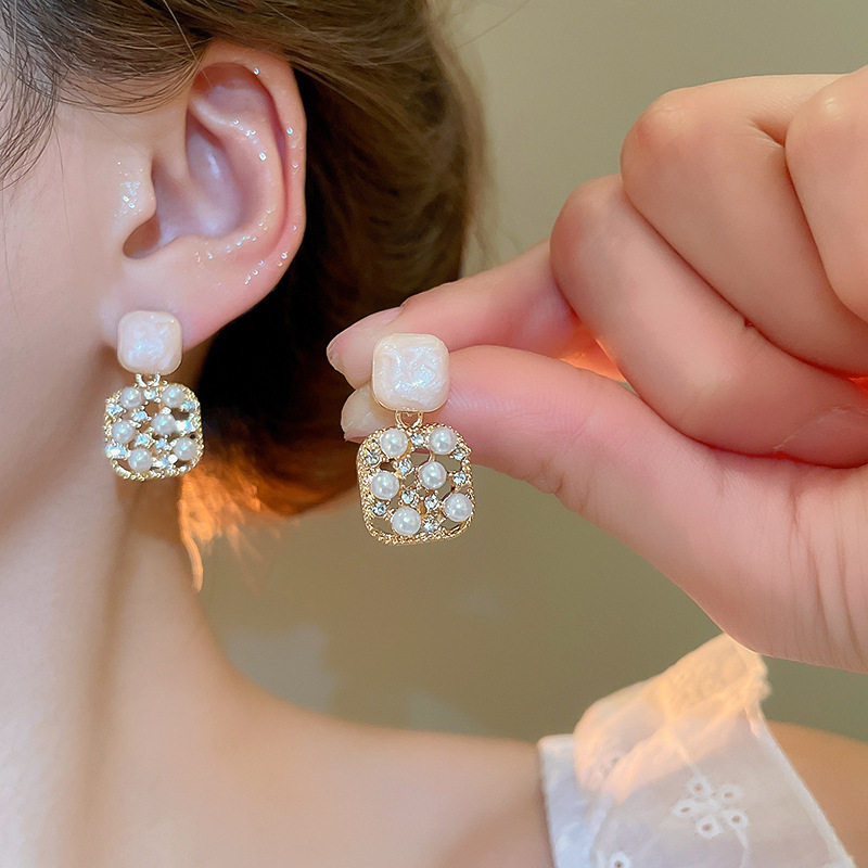 Pendientes de perlas de flor de circón de aguja de plata, pendientes de lujo de alta gama de lujo ligero exquisito, pendientes de todo fósforo blanco de moda de nicho al por mayor