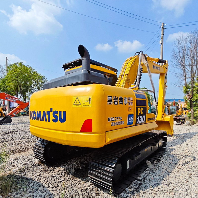 Excavadora de segunda mano seleccionada Komatsu Japón gancho de tamaño medio PC130 venta a bajo precio buen rendimiento estable
