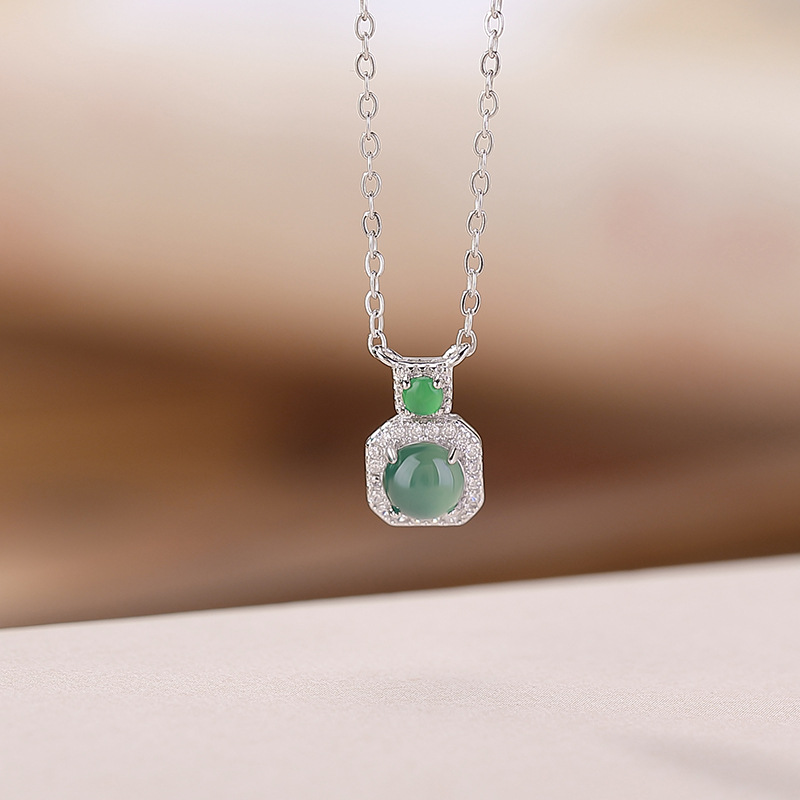 Mô hình ngọc bích nước xanh (bao gồm chuỗi)