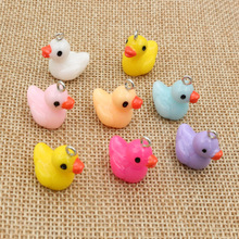 树脂鸭子吊坠挂件DIY饰品配件钥匙扣项链材料 18x21mm 2g