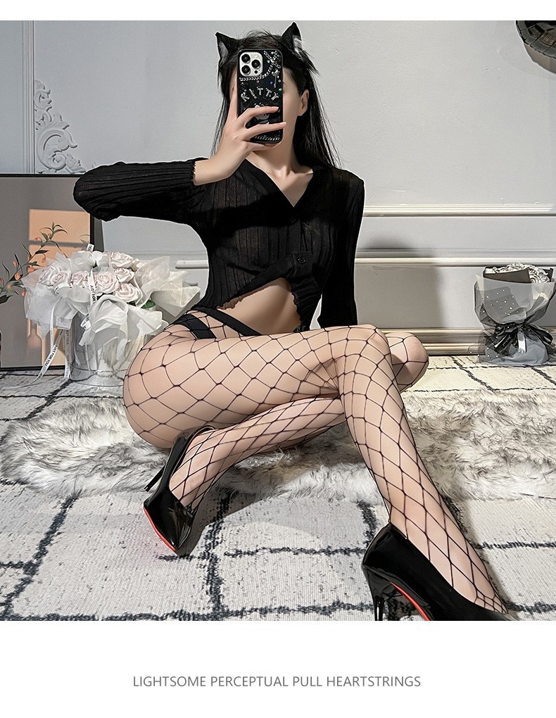 Women’s Fishnet Open-Crotch Pantyhose in White Large Mesh, One Size — detail image 10
