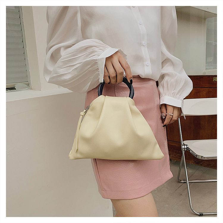 Wholesale New Pleated Hand-held Contrast Color Messenger Bag Nihaojewelry display picture 9