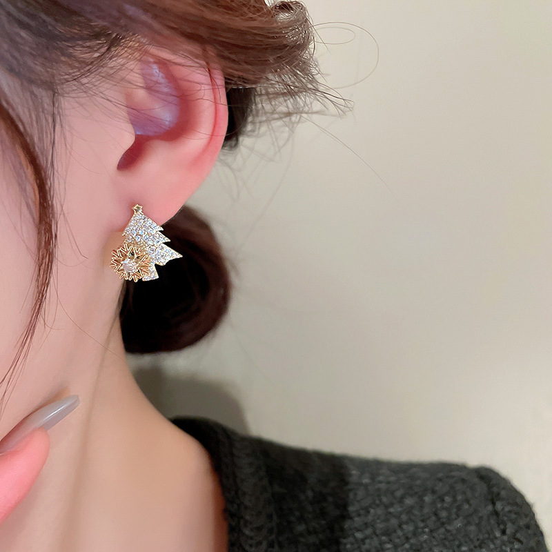 Retro Snowflake Copper Inlay Zircon Earrings 1 Pair