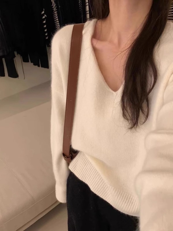 新しいソリッドカラーのソフトワックスキャンディーカラーのルーズVネックプルオーバーセータートップ女性用秋と冬のインナーセーター|undefined