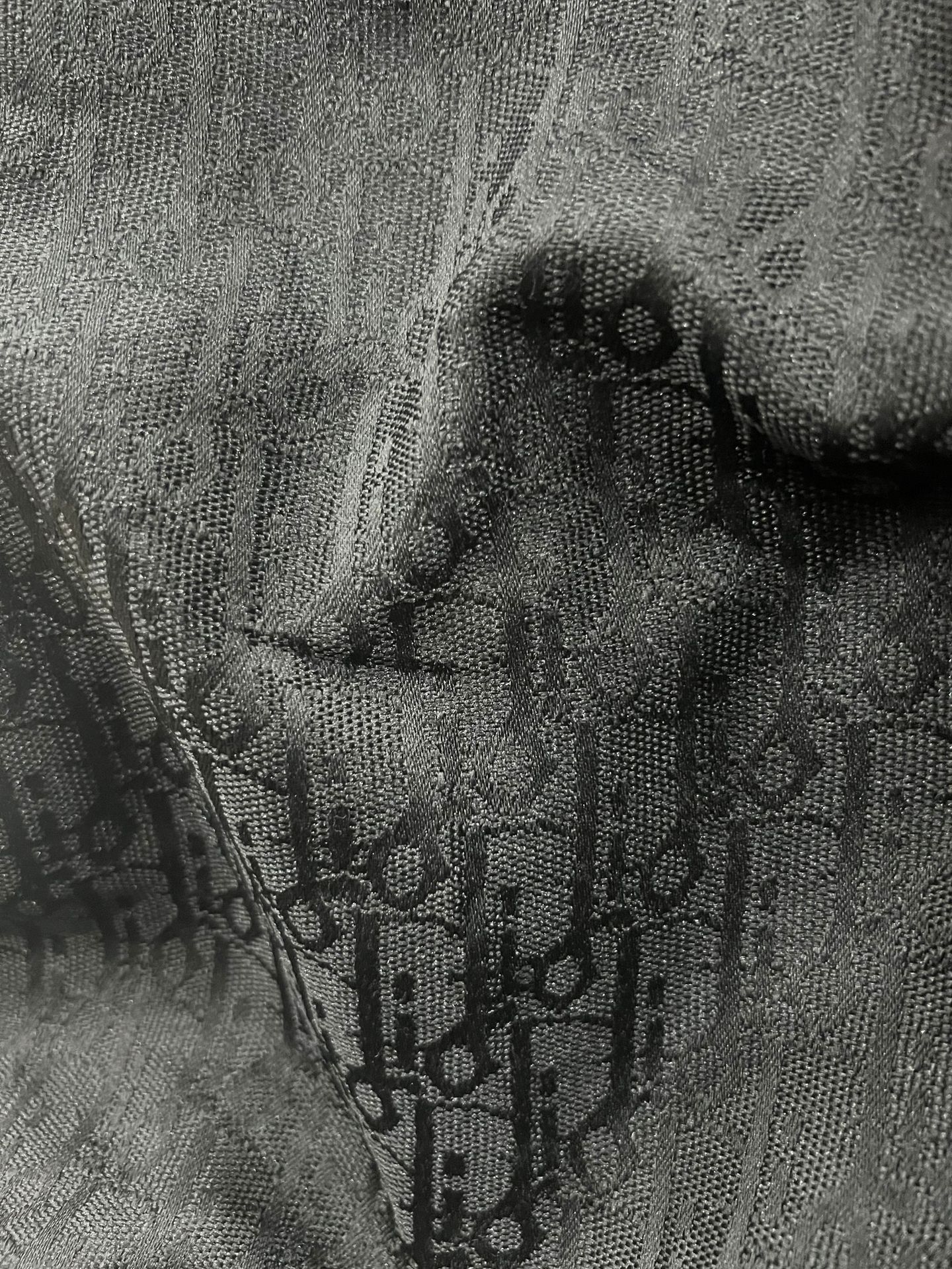 클래식하고 핫한 올블랙