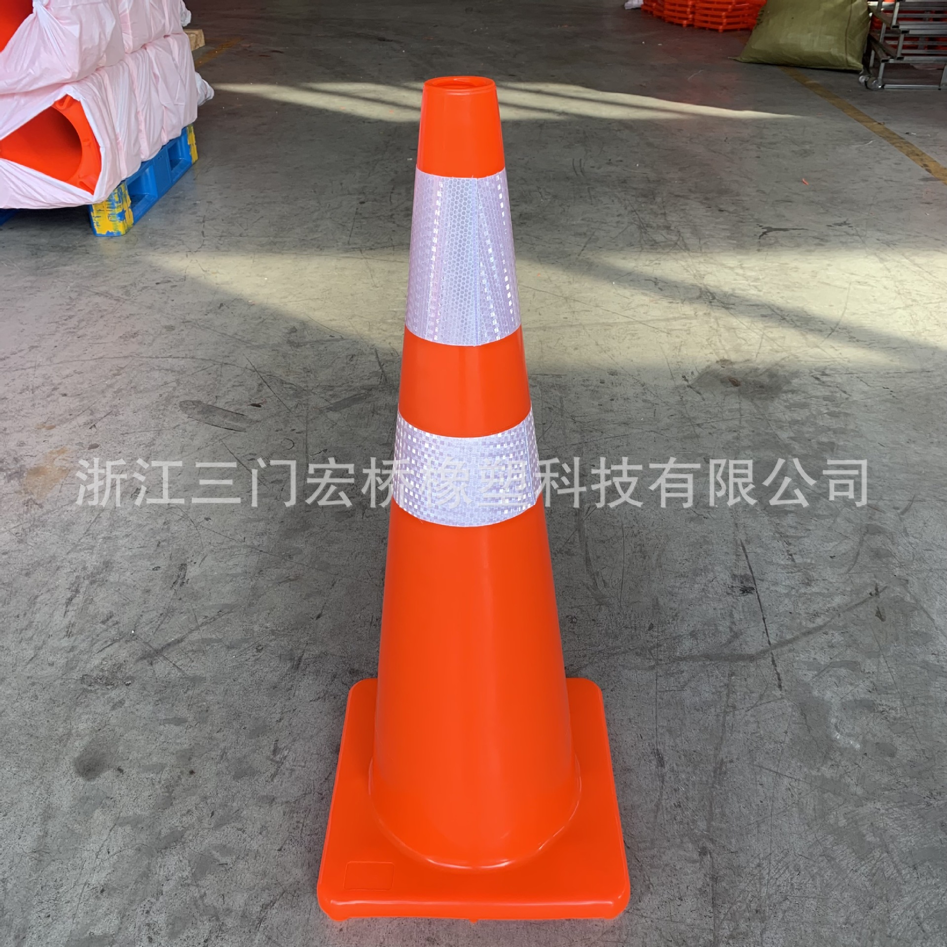 宏桥90公分3.4公斤高速公路路障塑料PVC路锥