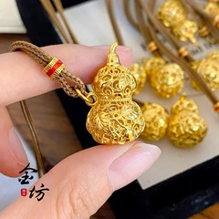 長い間色が落ちませんでした。ベトナムの沙金の透かし彫りの花糸は藤のヒョウタンのペンダントの女性のネックレスに登ります。