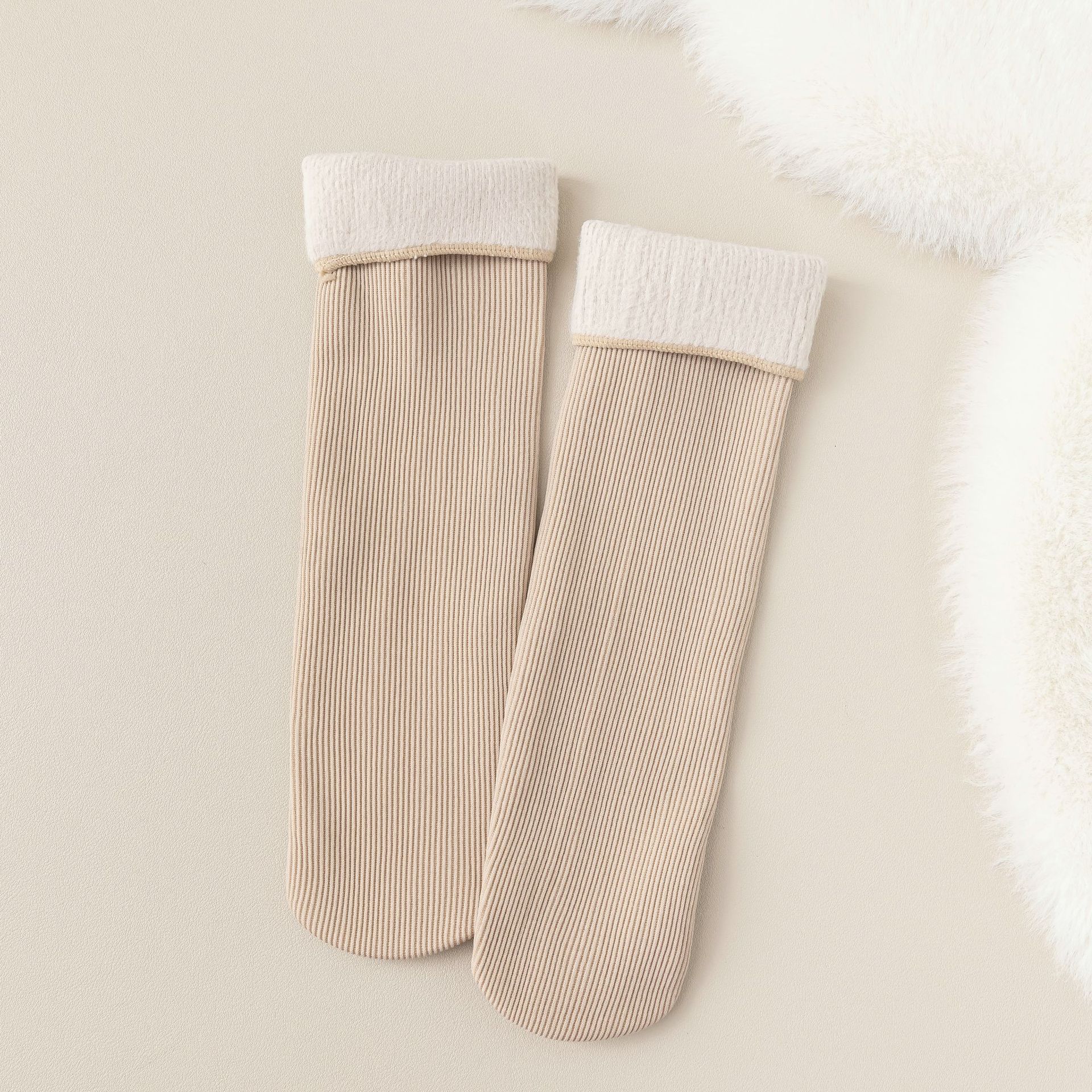 Calcetines de nieve Zhuji tiras verticales para mujer otoño e invierno más calcetines de tubo cálido engrosados de terciopelo calcetines de piso de felpa de color sólido al por mayor