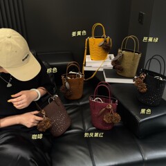 小众设计镂空精致手提水桶包包女2025秋冬新款时尚百搭单肩斜挎包