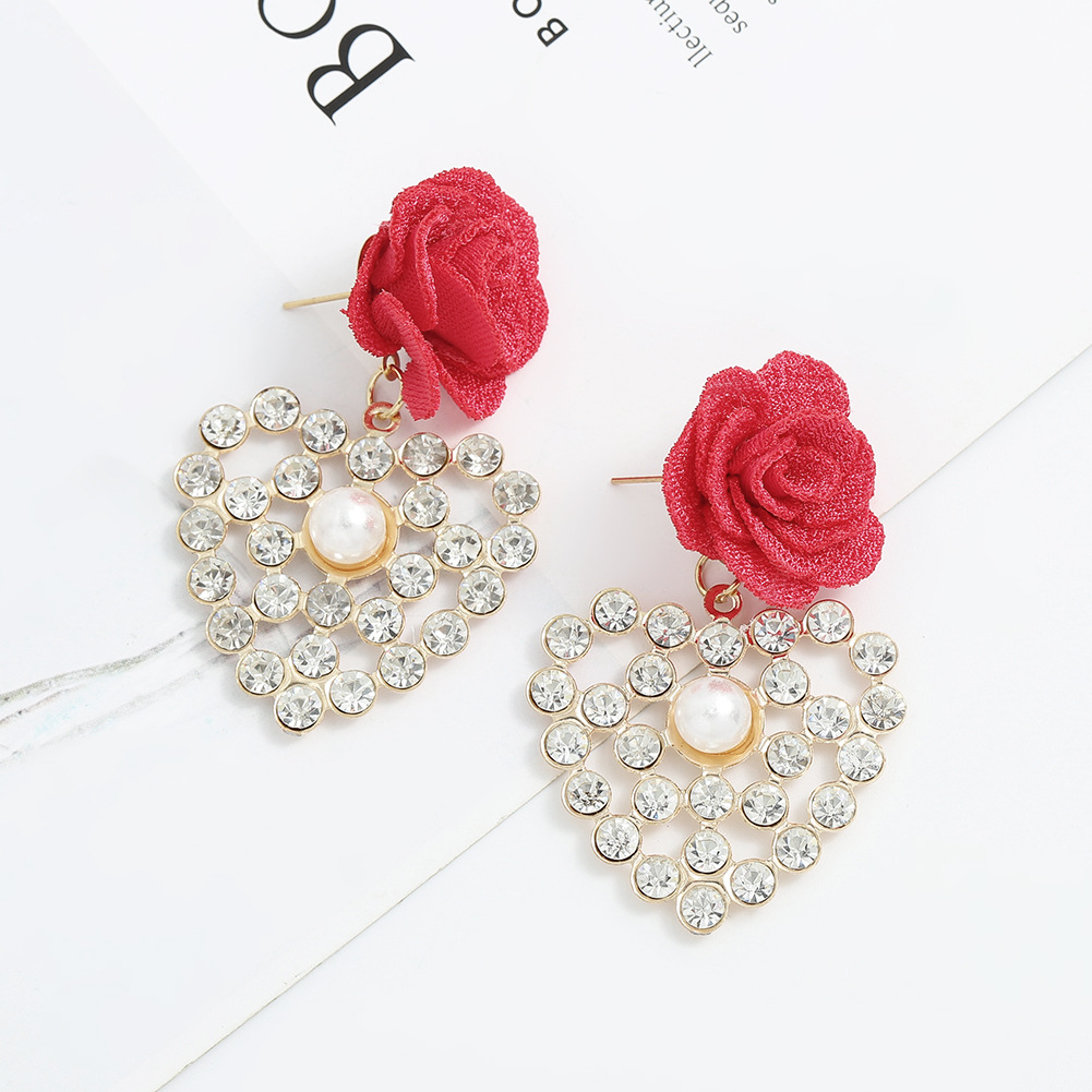 Pendientes De Diamantes De Aleación En Forma De Corazón De Flor De Tela Coreana display picture 3