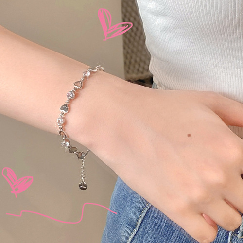 Sweet and cool love zircon bracelet for girls ins simple niche design student hollow heart-shaped bracelet versatile gift