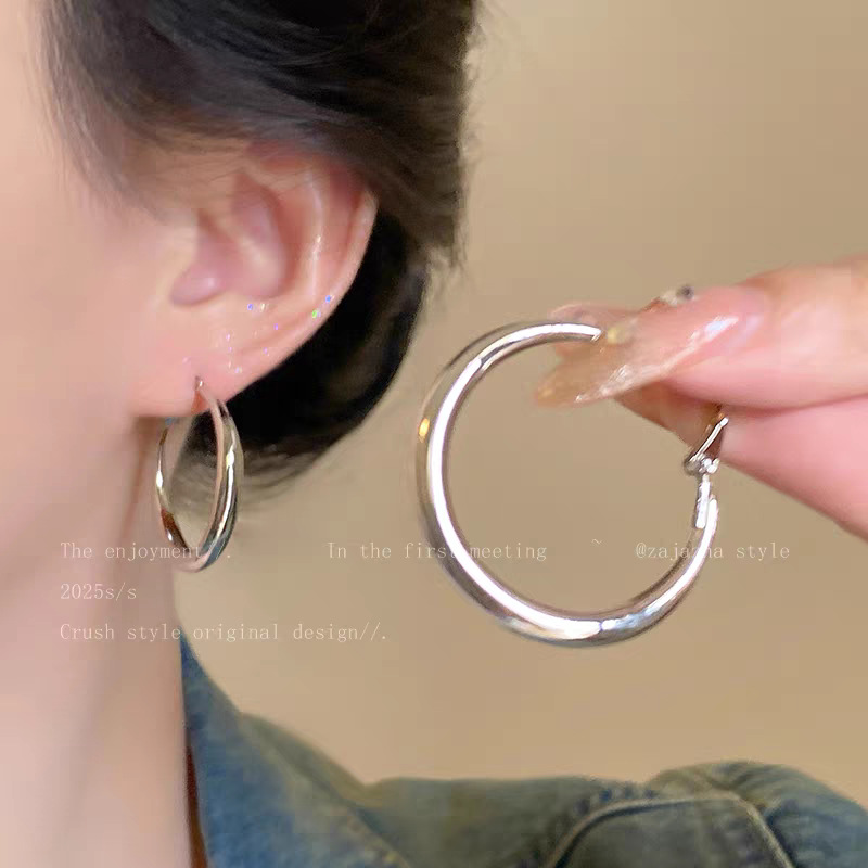 Colgante de bordilla universal mosquito incendiente bandeja de orejas clip de orejas mujeres sin agujeros de orejas clip de hueso de orejas pendientes de lujo ligero pendientes de alta calidad joyas de orejas