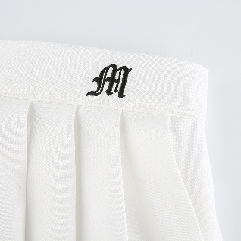Dames plooirok met letterborduursel voor streetstyle_voghion.com