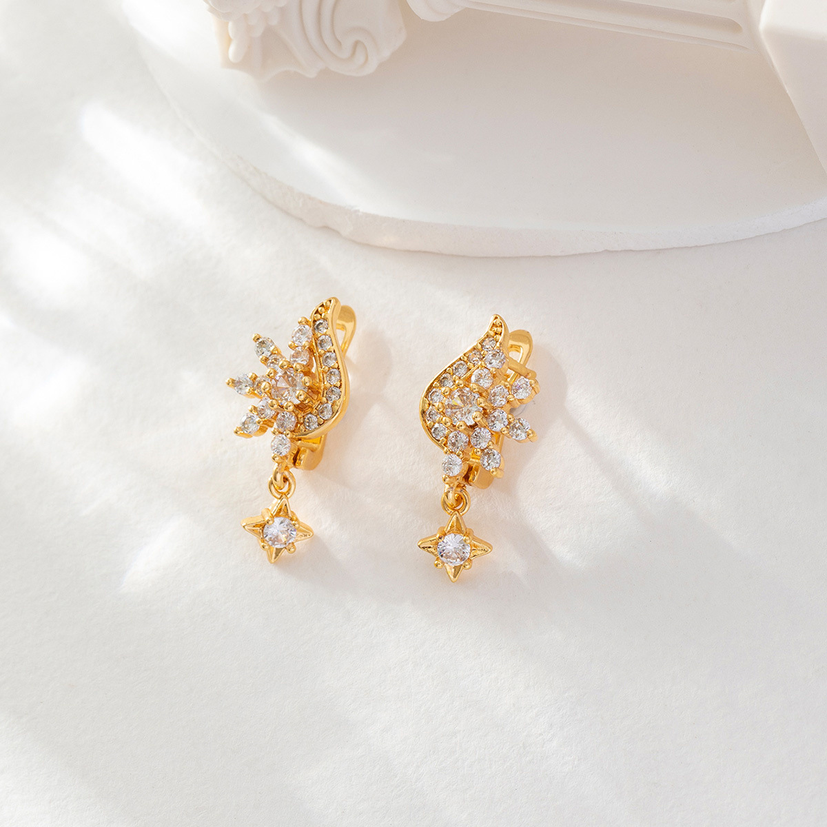 Amazon transfronteriza explosión de moda personalidad creativa zircon cobre micro pendientes de moda lujoso temperamento pendientes