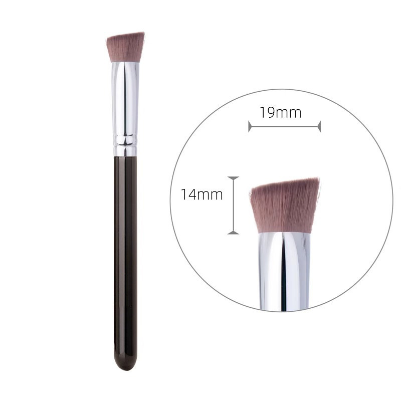 Triangular brightening concealer brush