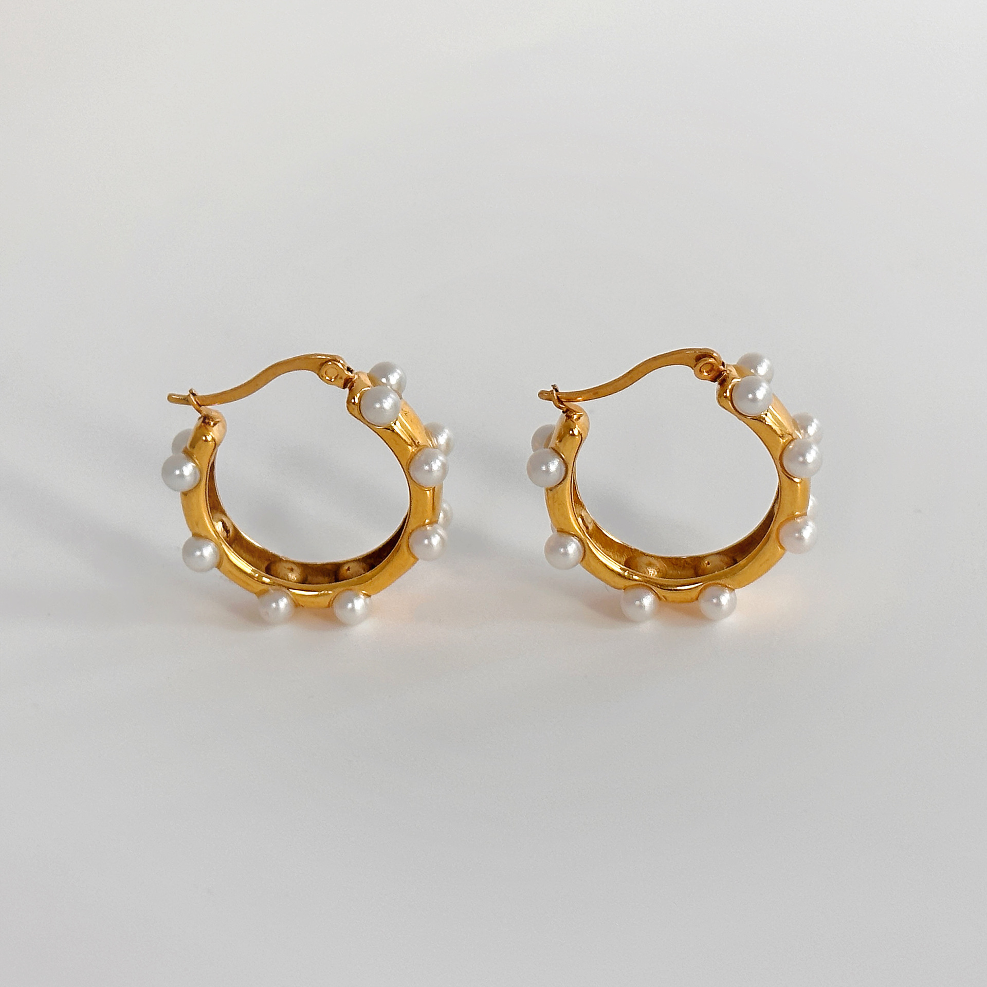 1 Paar Einfacher Stil Runden Inlay Titan Stahl Perle Ohrringe display picture 4
