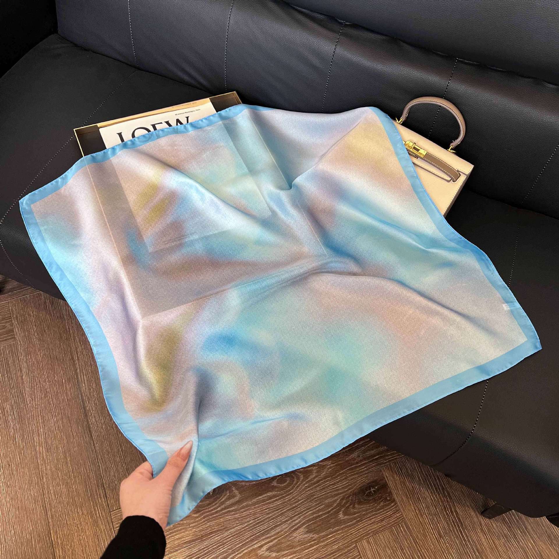 Transfronterizos nuevos bufandas de seda azul de alto nivel de seda cuadrada de simulación bufandas de moda de decoración de moda de combinación bolsa correa de pelo bufandas profesionales