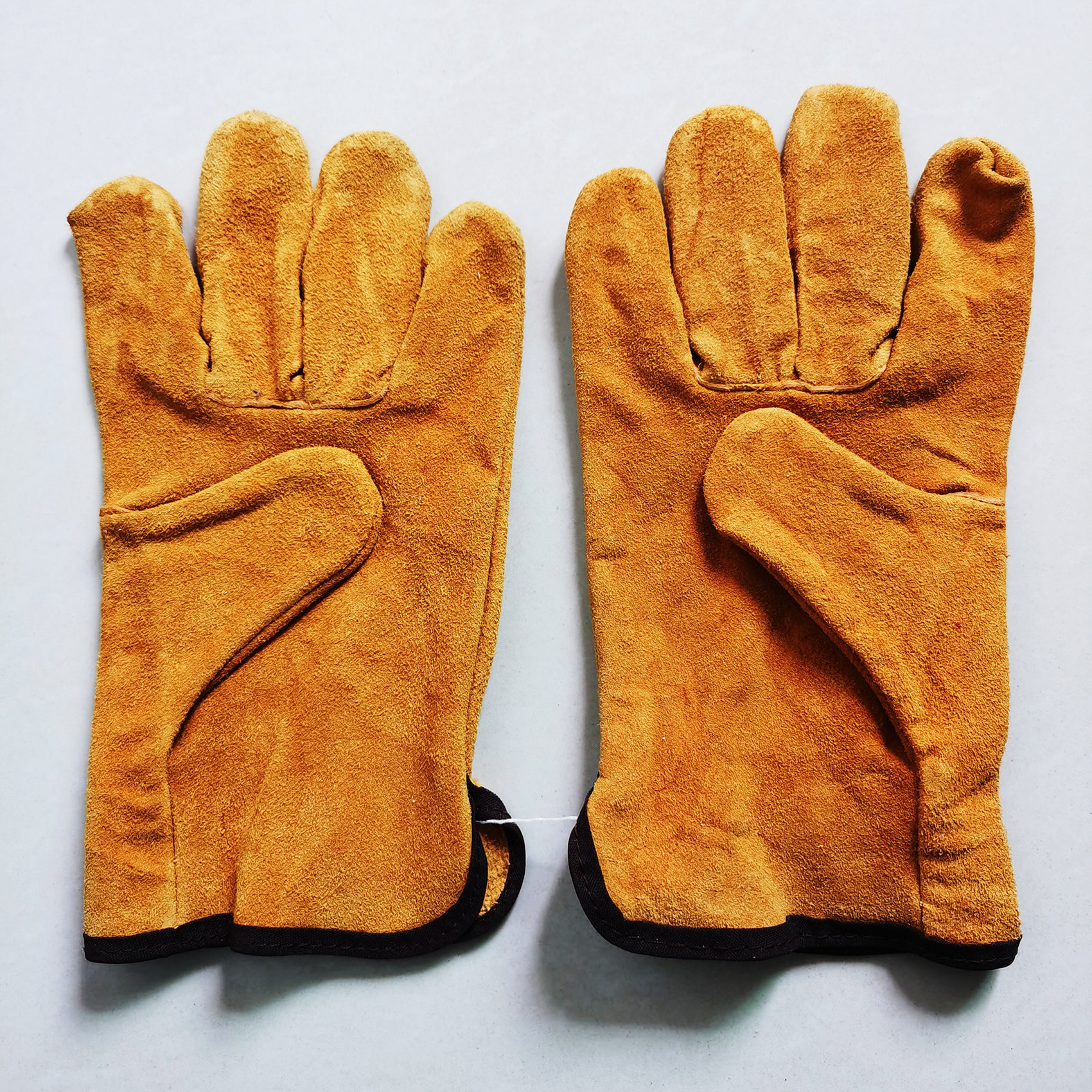 外贸货源厂家直销供应10英寸横指无衬里本色黄色二层牛皮司机手套