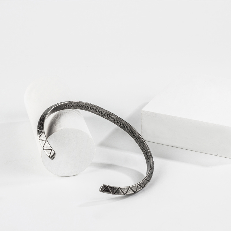 Pulsera de titanio de acero de los hombres Pulsera abierta simple europea y americana Triángulo de las mujeres rombo línea geométrica pulsera de la marca de moda joyería