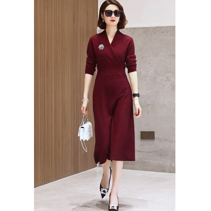 Autumn and Winter new fashion wine red dress wedding banquet wedding banquet mom dress New Year party daily wearable bottoming