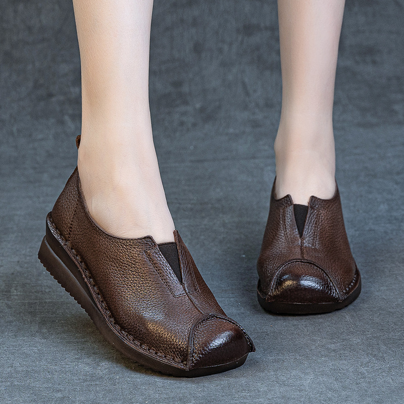 봄 2025 새로운 정품 가죽 여성 싱글 레이어 신발 쐐기 컬러 복고풍 손으로 꿰매는 신발 씻은 Cowhide 신발