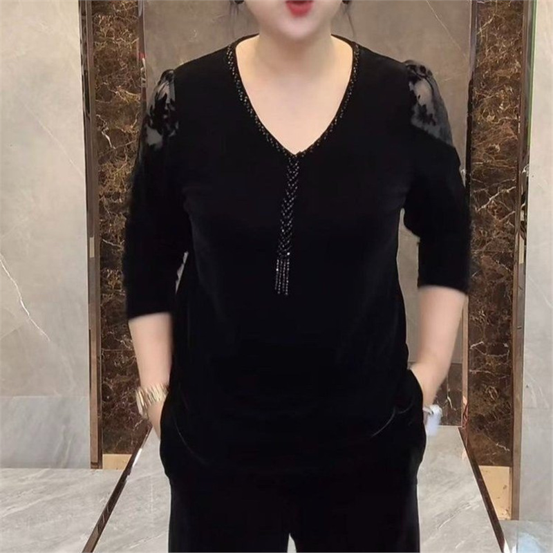 Dropshipping live-streaming bestseller: a stylish and trendy V-neck velvet top with embroidered shoulder details, new autumn 2026 collection