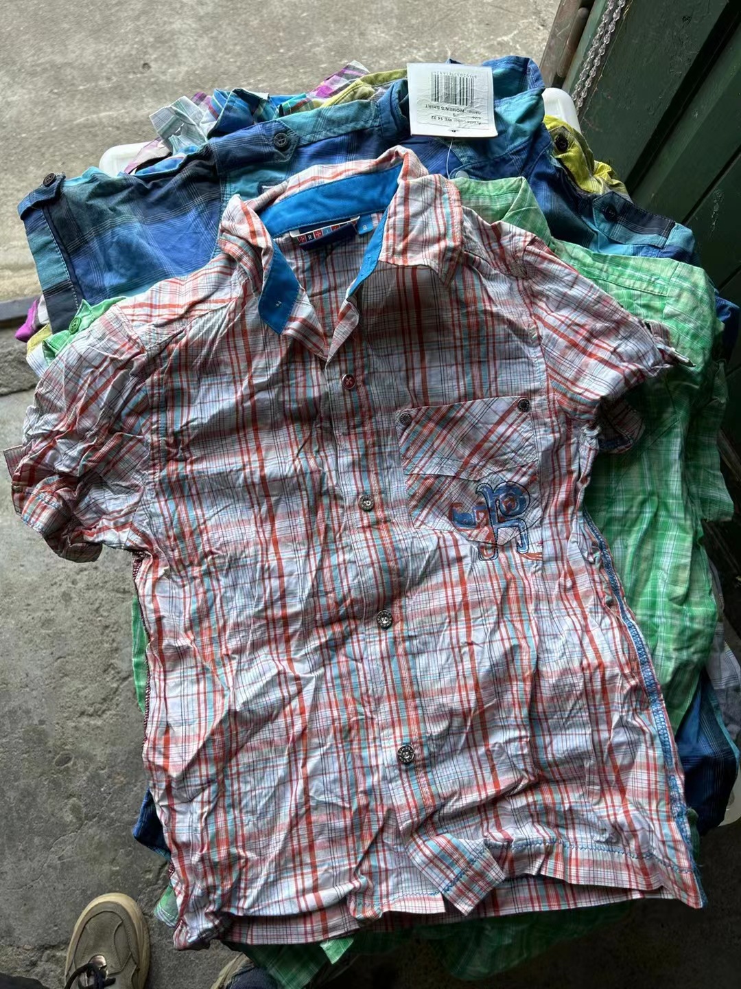 Camisa a cuadros para niños europeos y americanos de cola única mediana y grande 24 nuevos hombres y mujeres de manga corta Varios forro de verano hexagrama