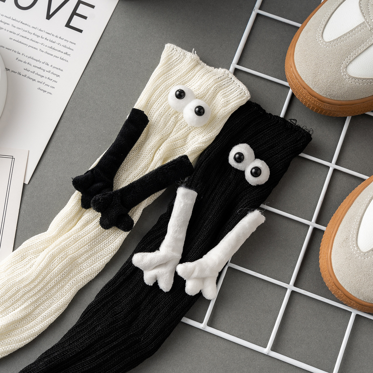 손 양말 (흑백)